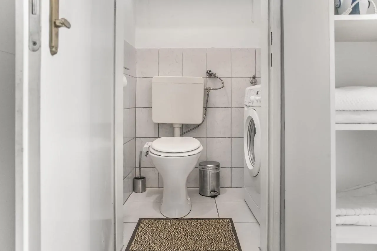 Apartment Ferienwohnung Cozy 1Br Apt. Near Millenium Tower & Danube River Wien Österreich