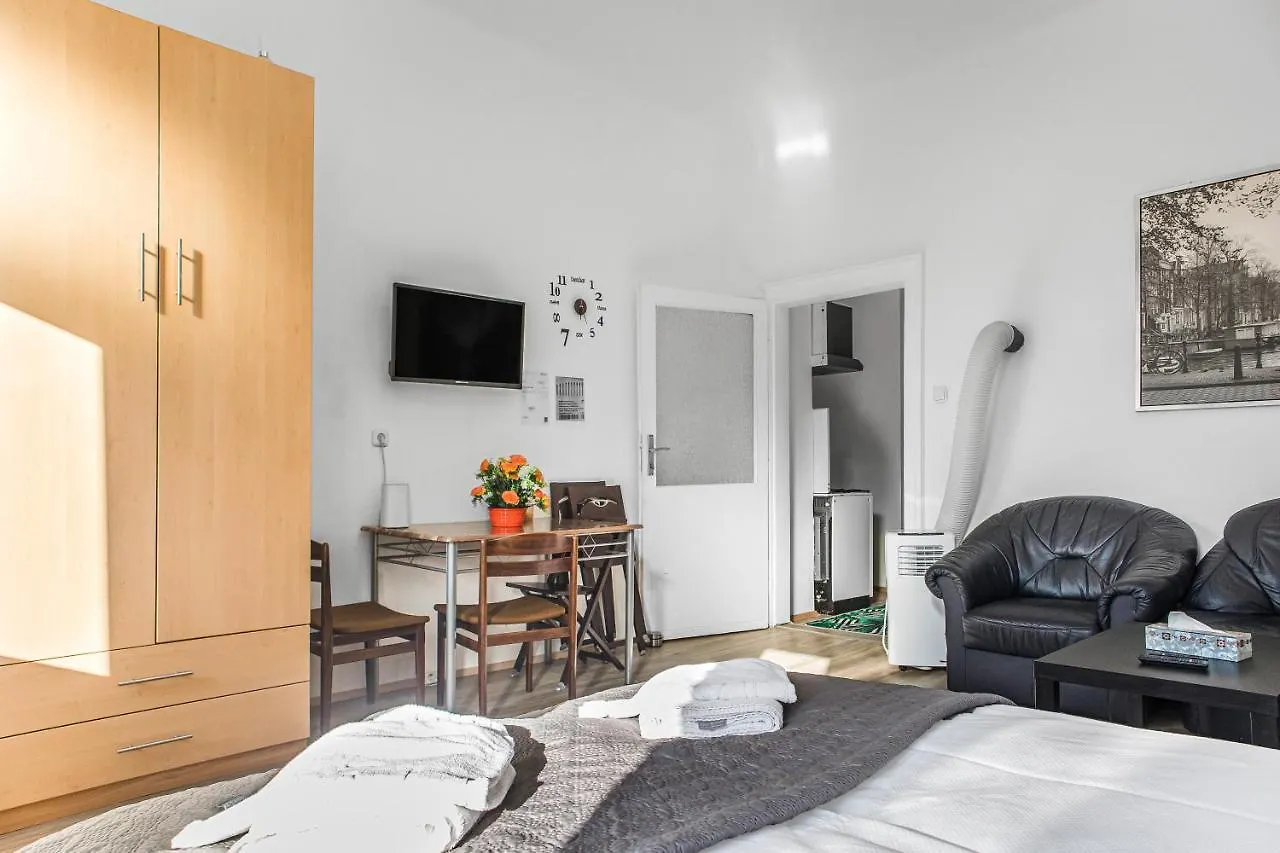 Ferienwohnung Cozy 1Br Apt. Near Millenium Tower & Danube River Wien